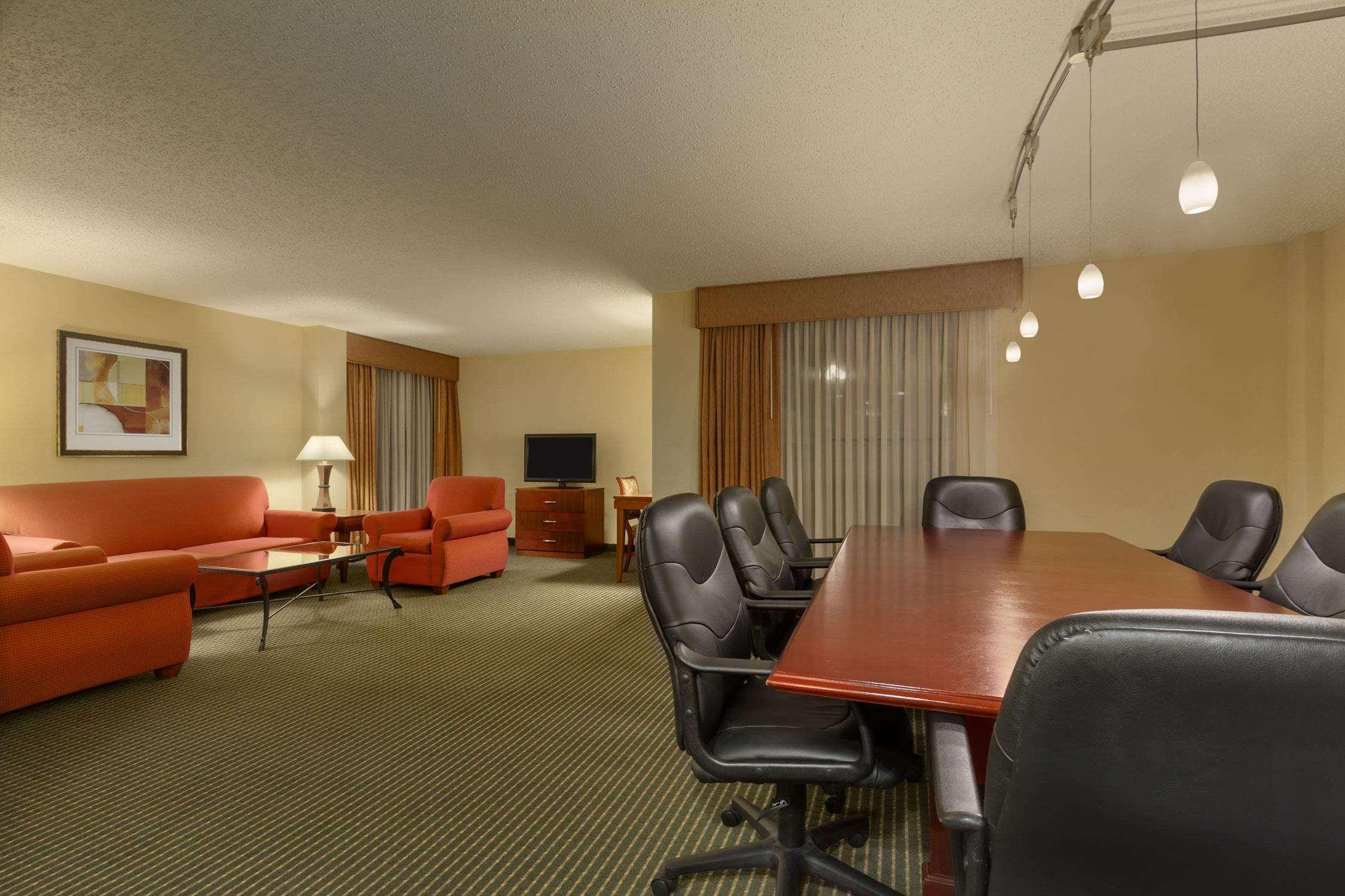 Embassy Suites Winston-Salem Buitenkant foto