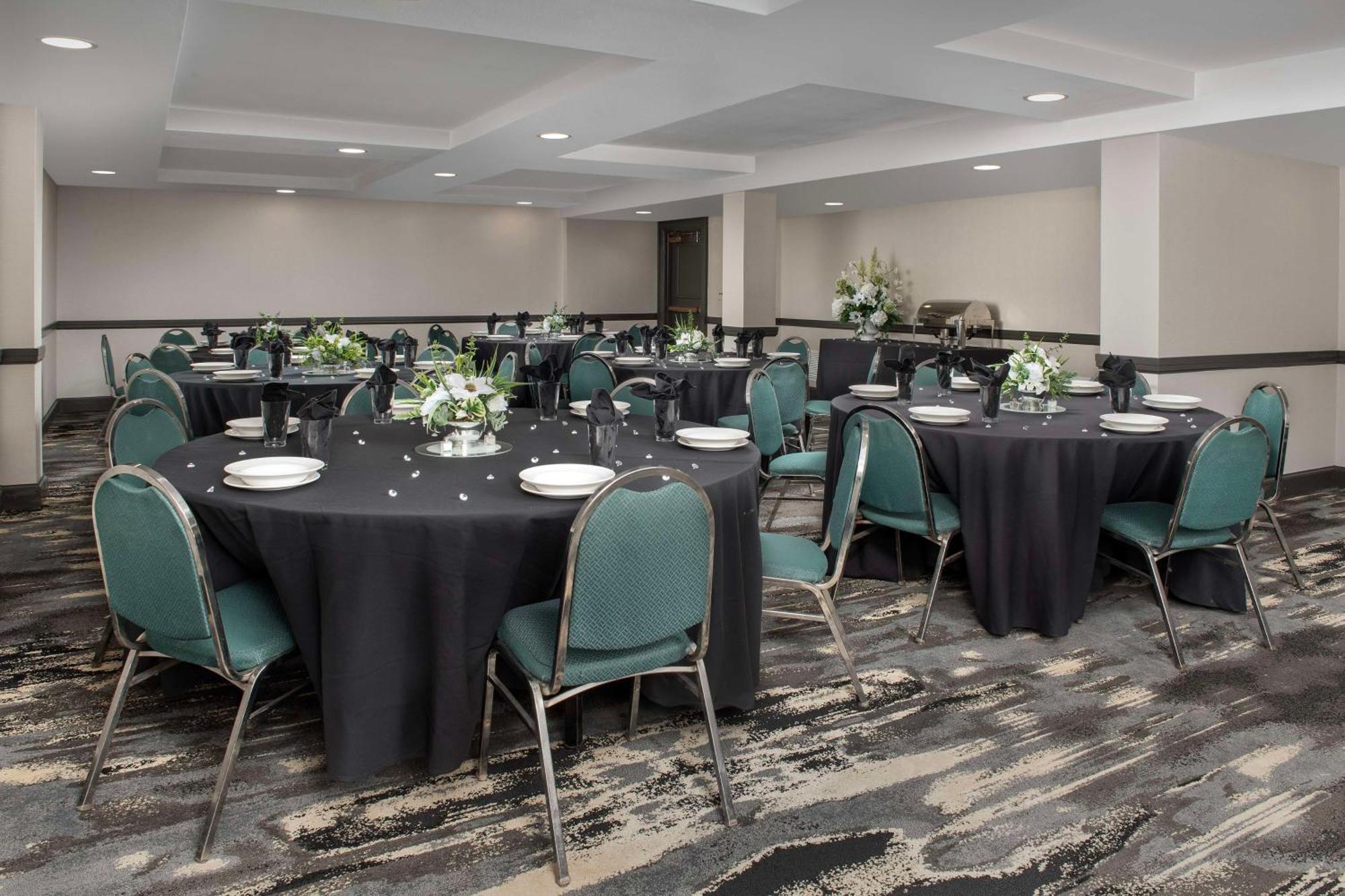 Embassy Suites Winston-Salem Buitenkant foto