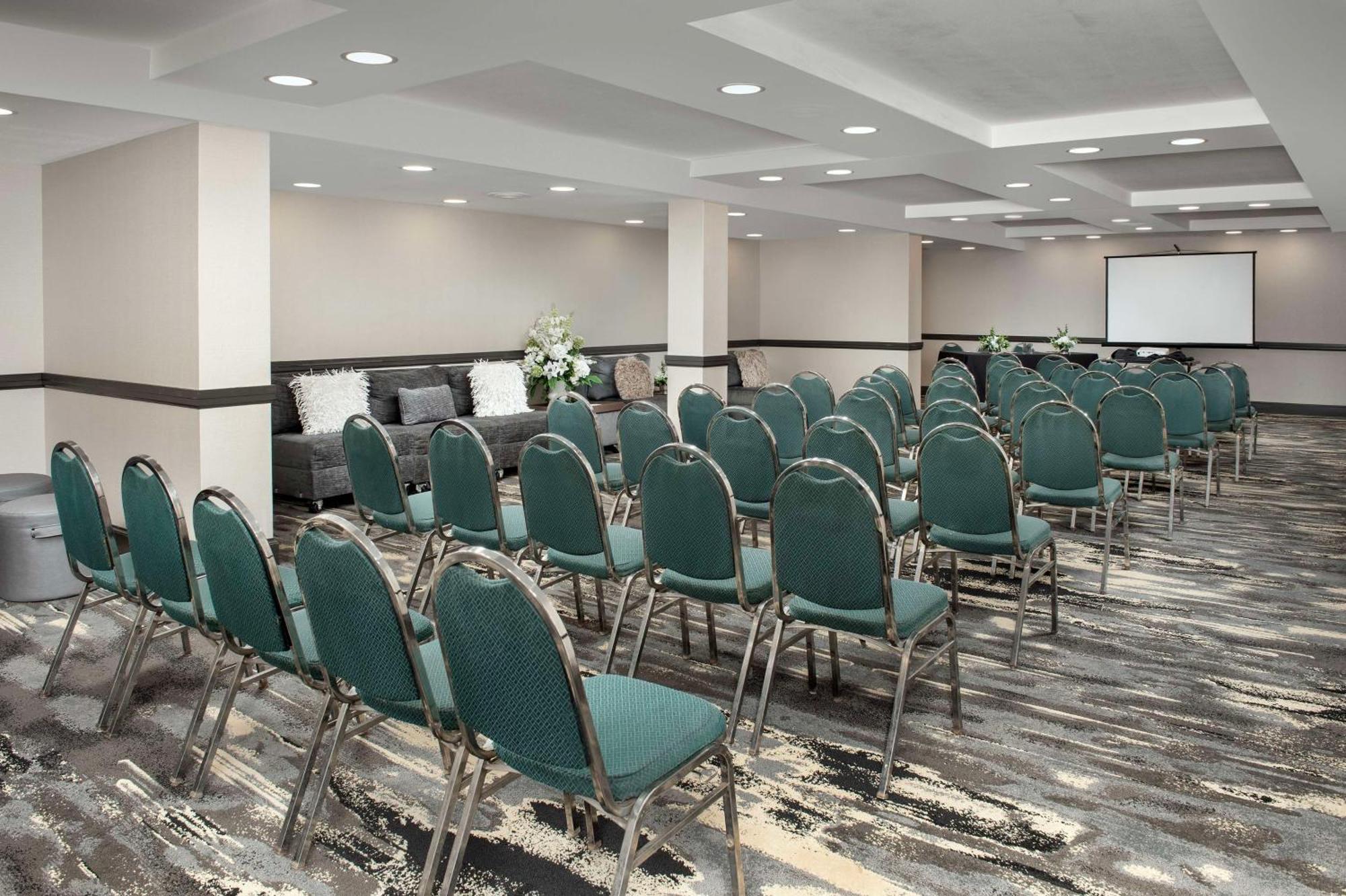 Embassy Suites Winston-Salem Buitenkant foto