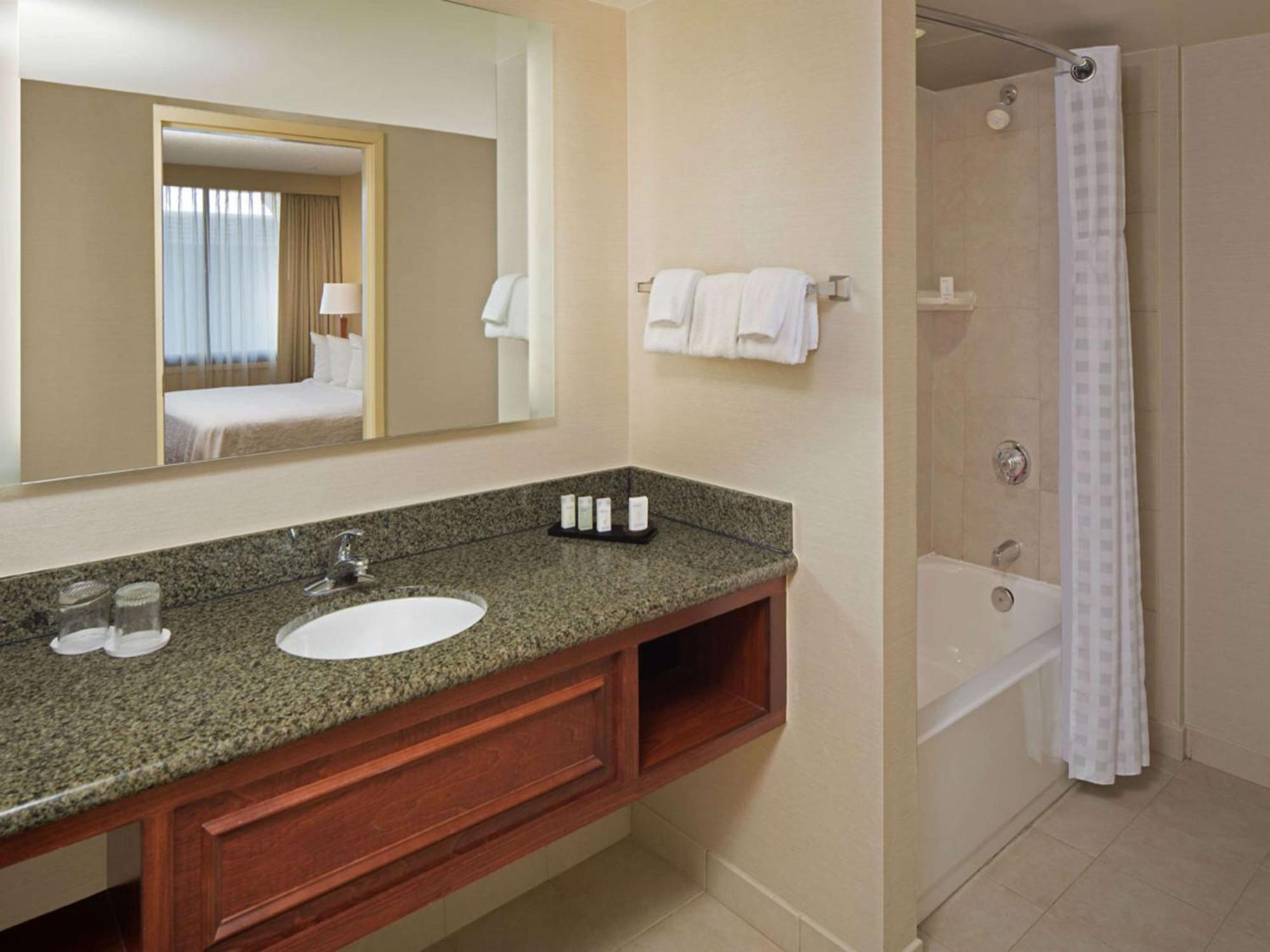 Embassy Suites Winston-Salem Buitenkant foto